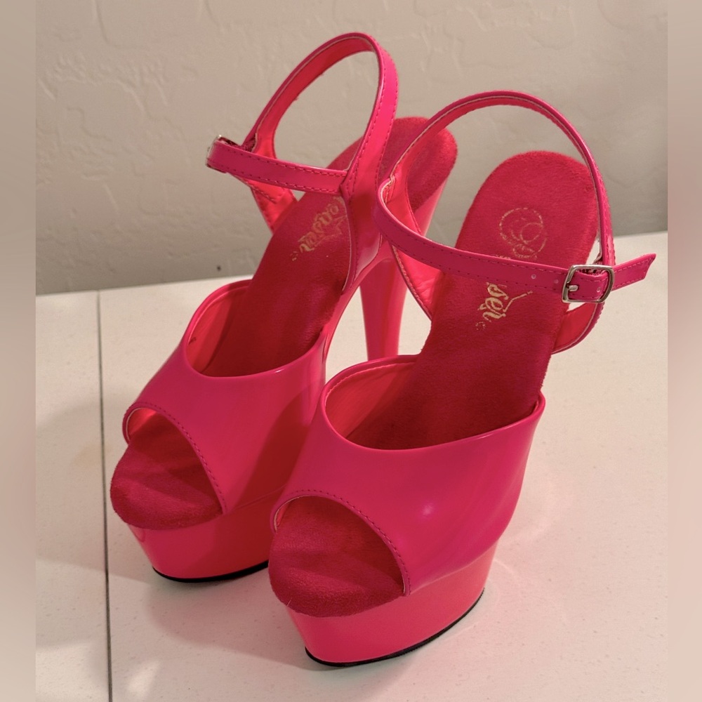 Pleaser size 6. Kiss 209UV. Glow in the dark Barbie Pink platform heels.
